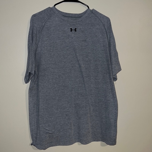 Under Armour Other - Under Armour heat gear tshirt